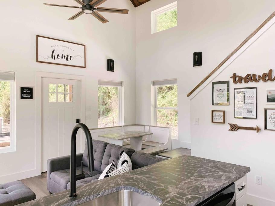 Cozy Smoky Mountain Tiny House Apartment Pigeon Forge Bagian luar foto